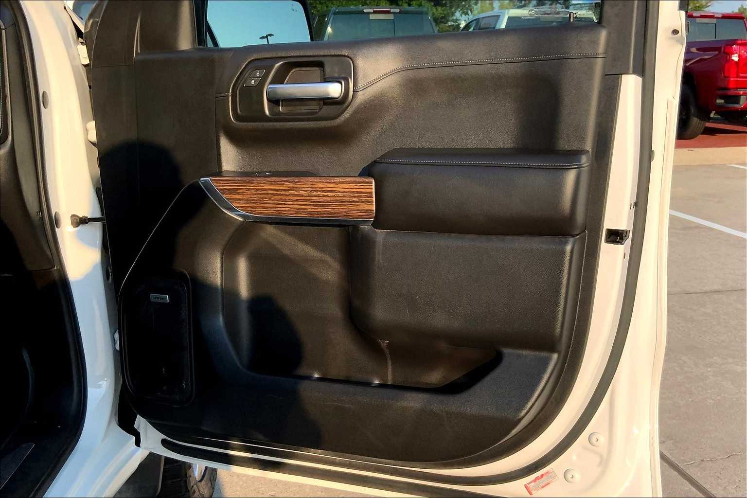 2019 Chevrolet Silverado 1500 High Country photo 21