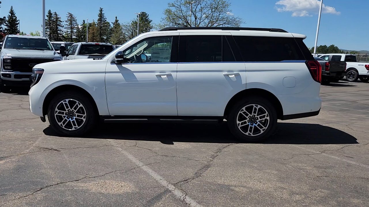 2025 Ford Expedition photo 3