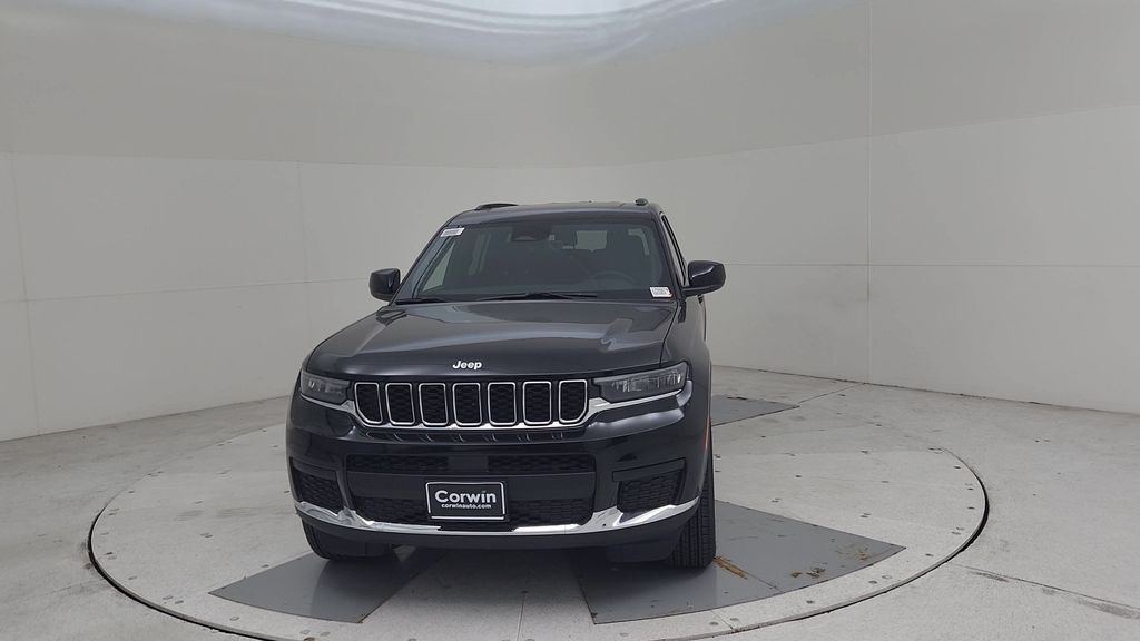 2025 Jeep Grand Cherokee Laredo photo 4