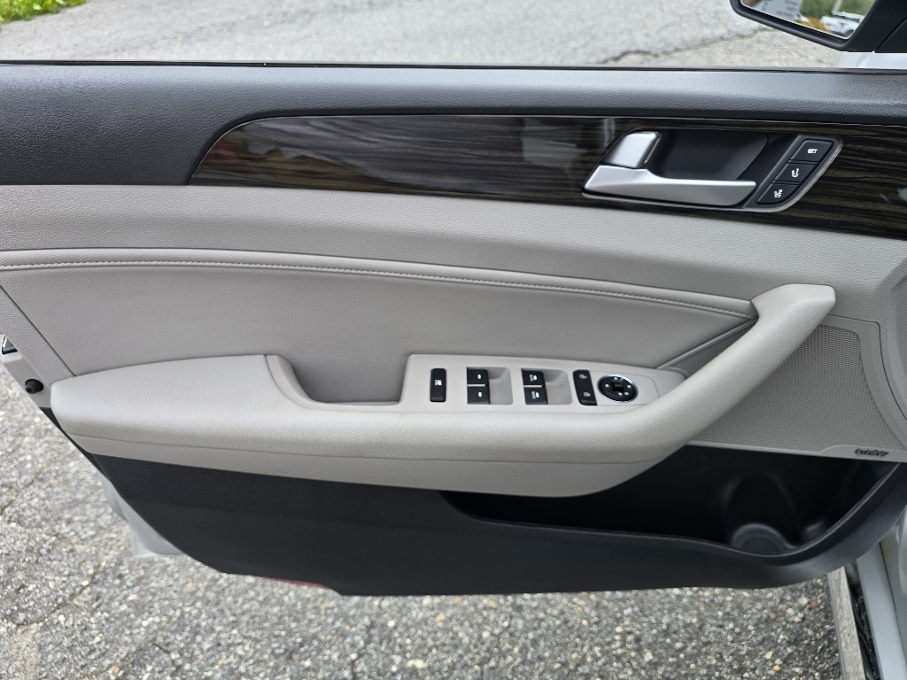 2017 Hyundai Sonata Limited photo 2