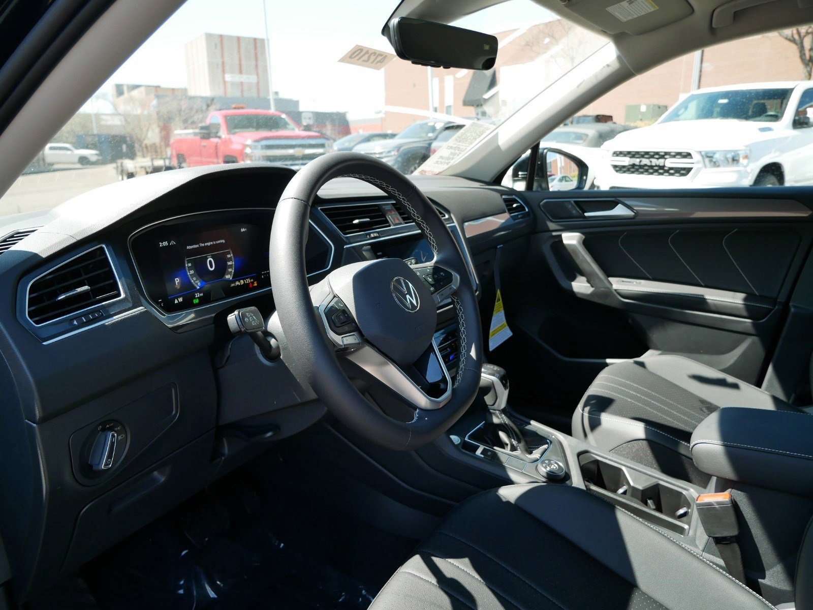 2024 Volkswagen Tiguan SE photo 3