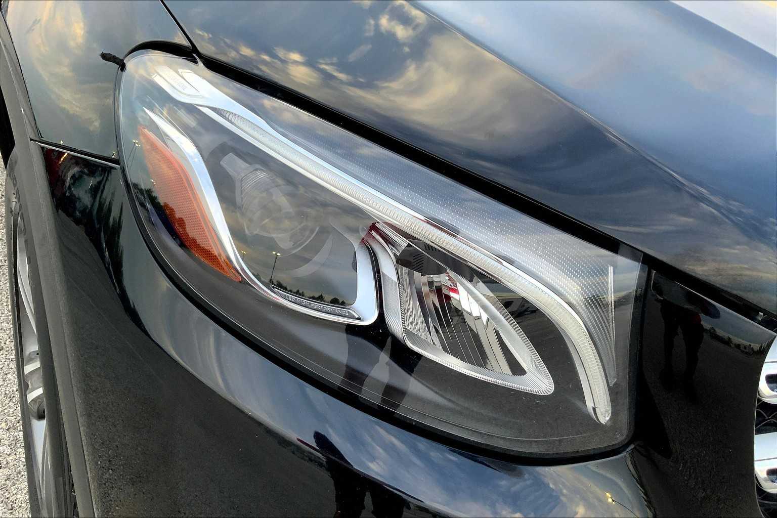 2018 Mercedes Benz GLC 300 photo 22