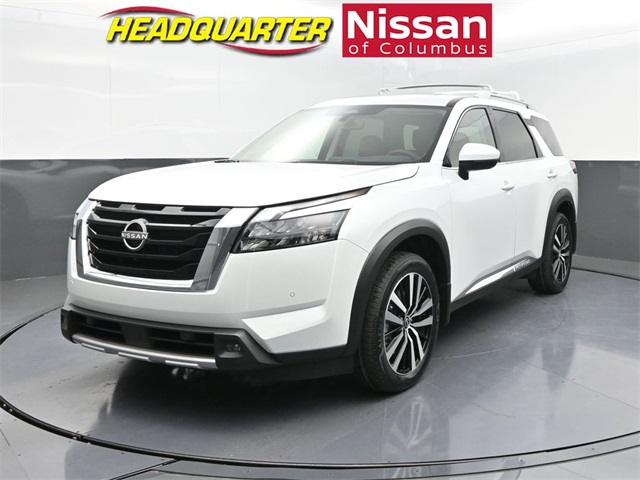 2025 Nissan Pathfinder Platinum's photo