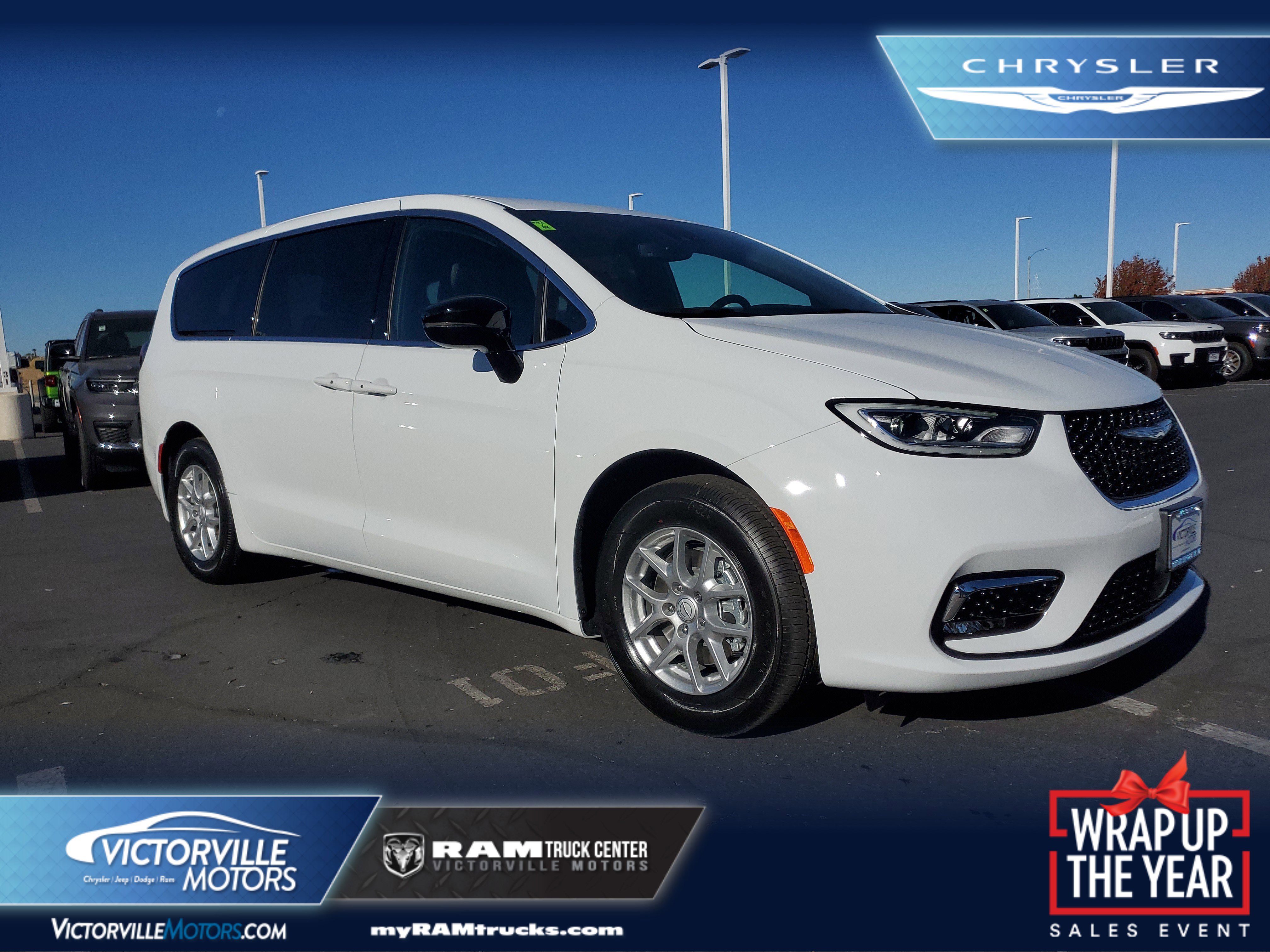 2026 Chrysler Pacifica Select's photo