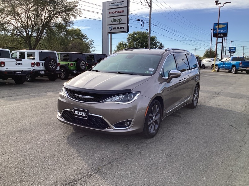 2018 Chrysler Pacifica Limited photo 3