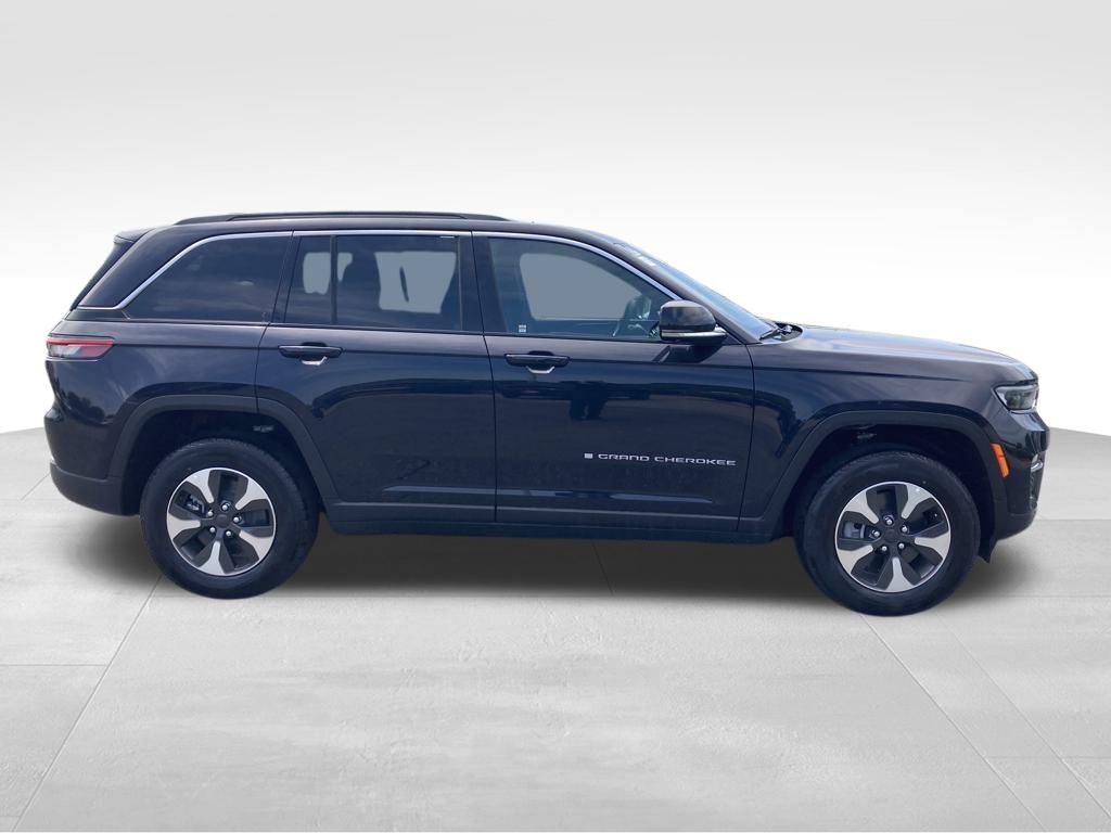 2024 Jeep Cherokee Limited 4xe photo 6