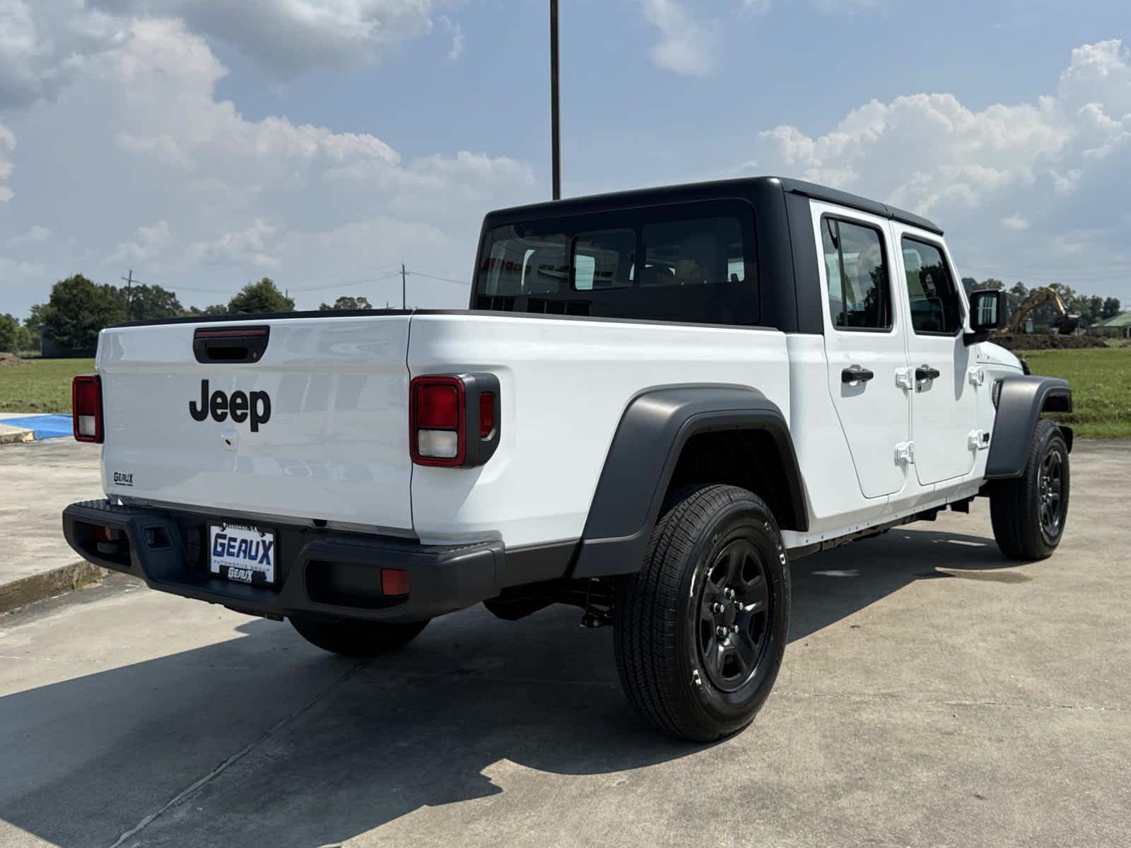 2025 Jeep Gladiator Sport photo 10