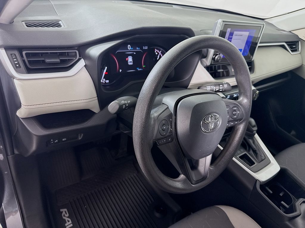 2023 Toyota RAV4 XLE photo 6