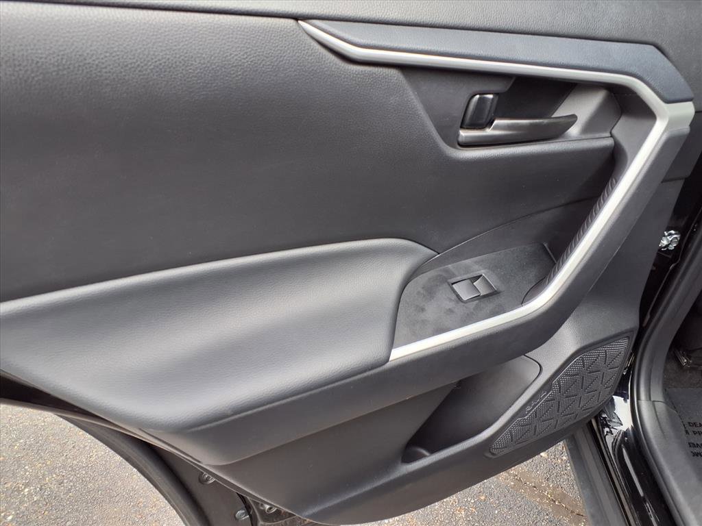 2024 Toyota RAV4 LE photo 4