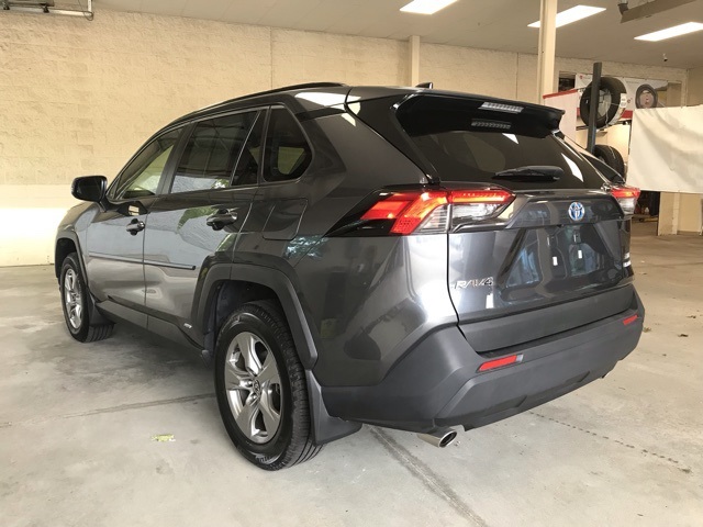 2022 Toyota RAV4 Hybrid XLE photo 6
