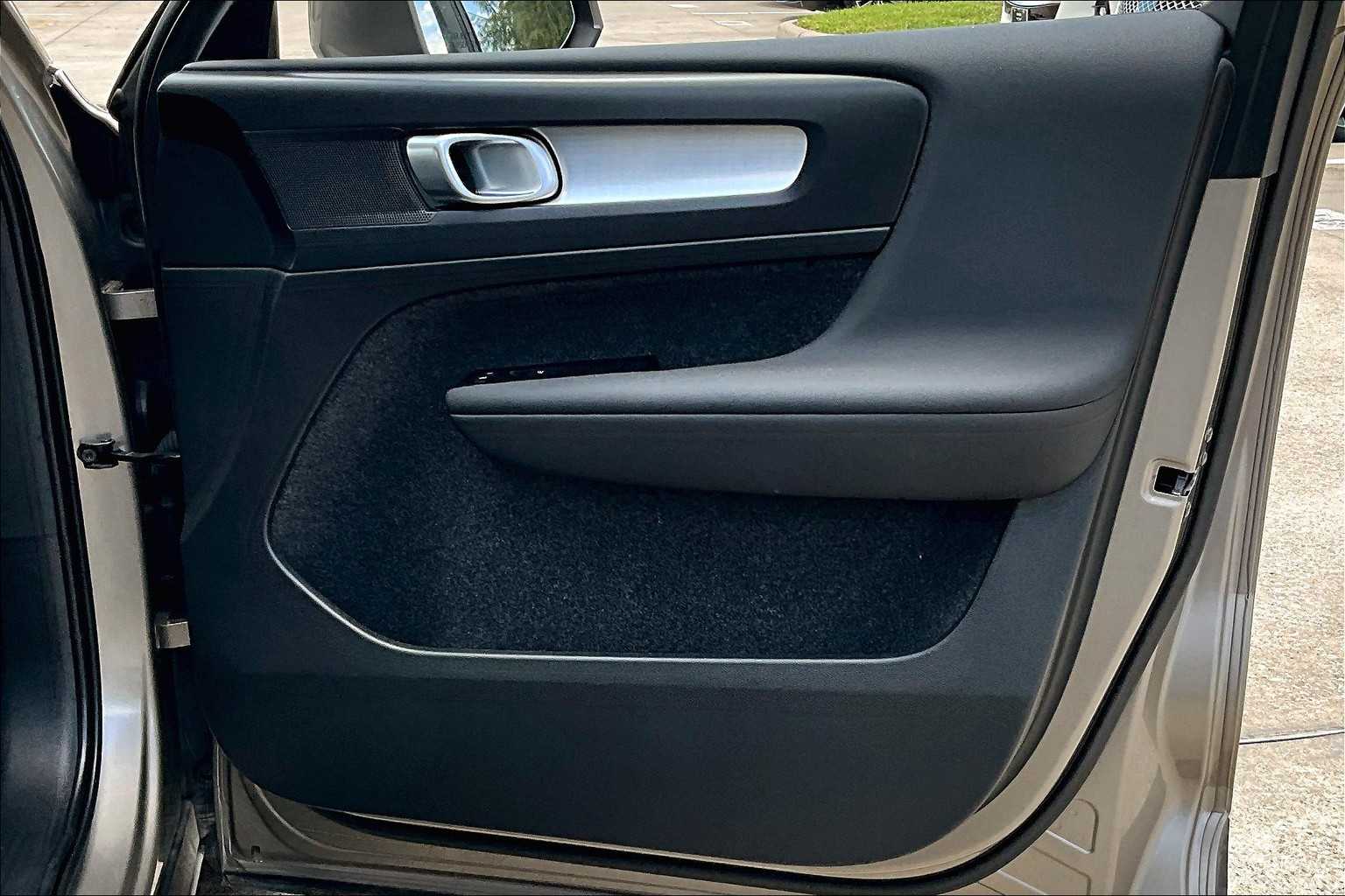 2022 Volvo XC40 Momentum photo 20