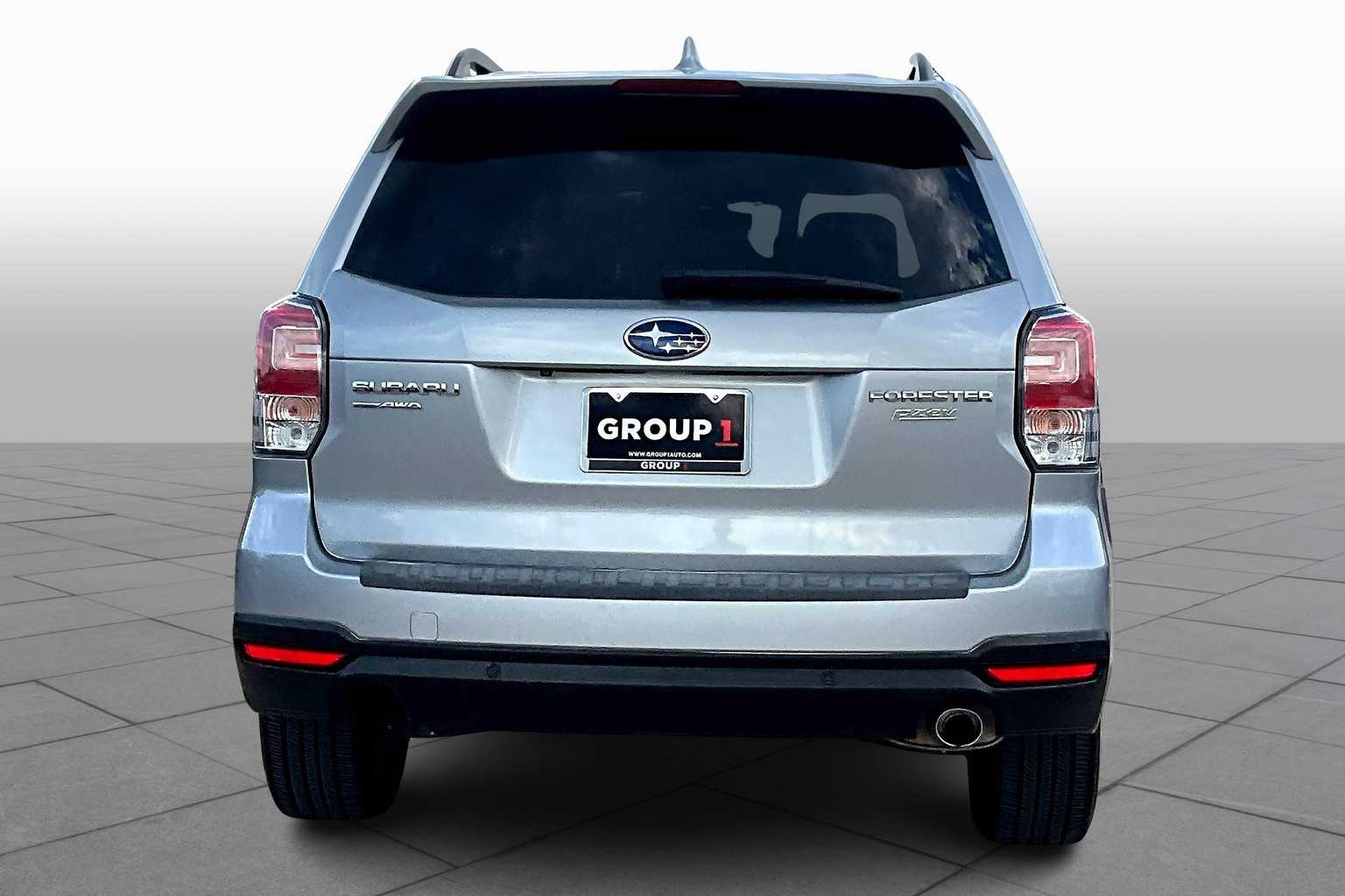 2017 Subaru Forester Touring photo 4
