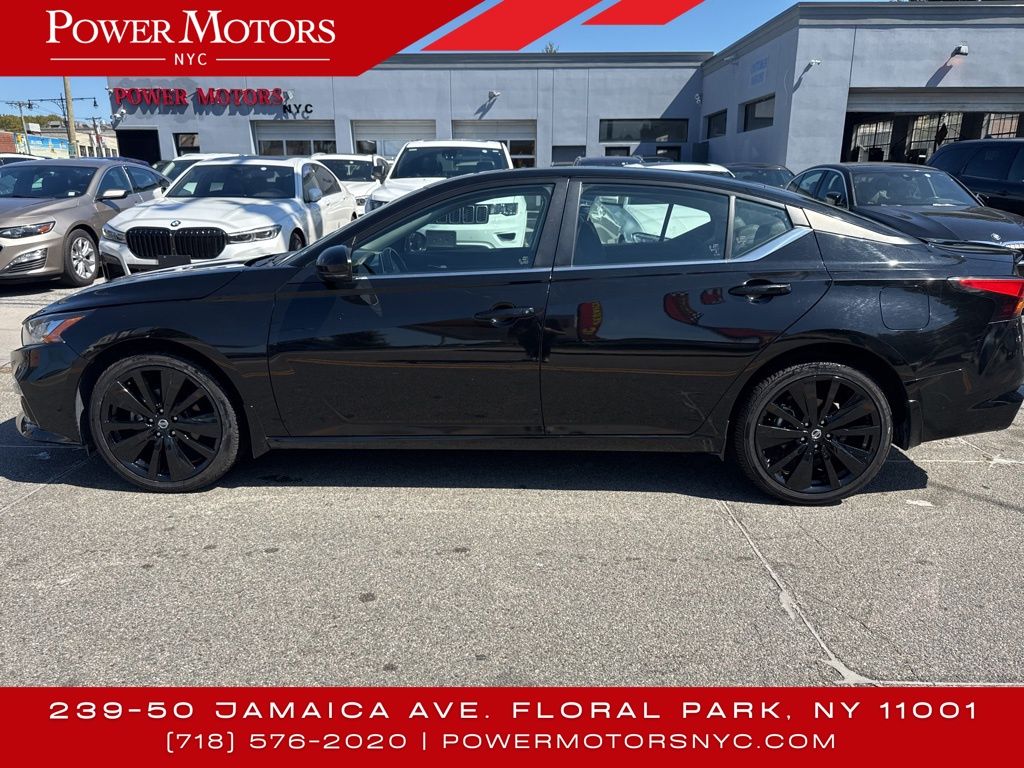 2022 Nissan Altima 2.5 SR photo 2