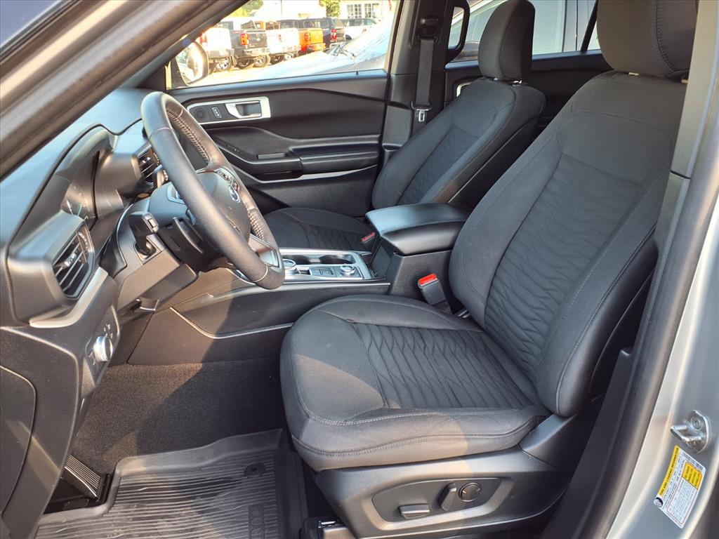 2020 Ford Explorer XLT photo 3