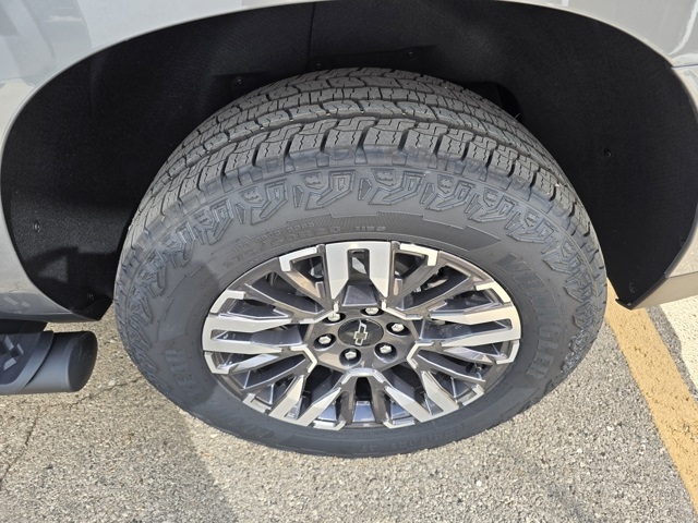 2026 Chevrolet Suburban Z71 photo 6