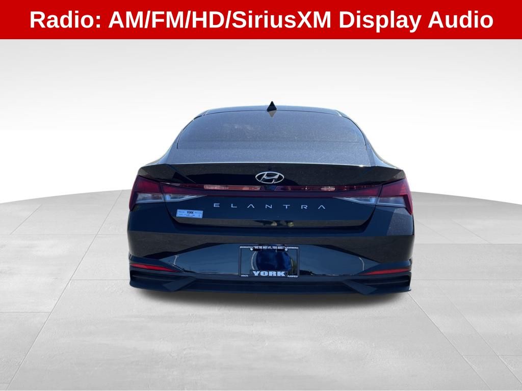 2023 Hyundai Elantra SEL photo 4