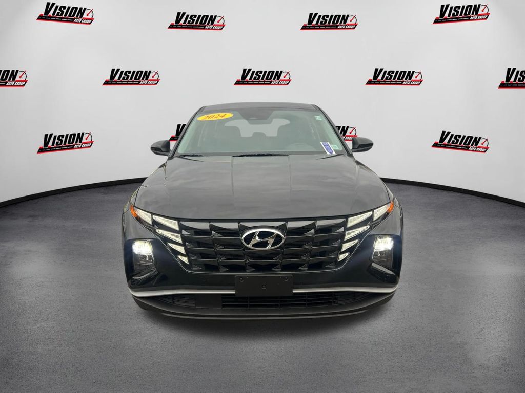 2024 Hyundai Tucson SE photo 2