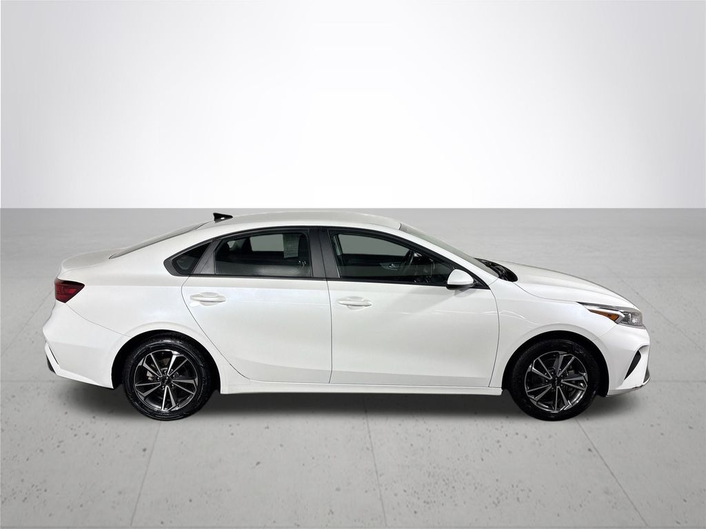 2023 Kia Forte LXS photo 5