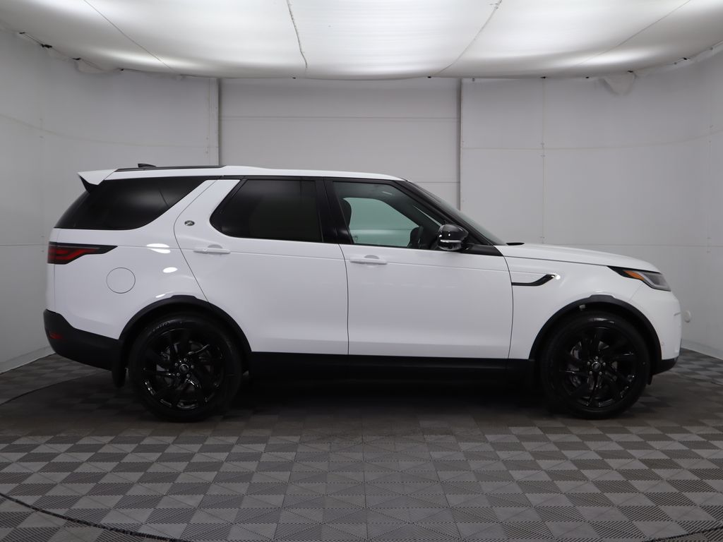 2025 Land Rover Discovery S photo 4
