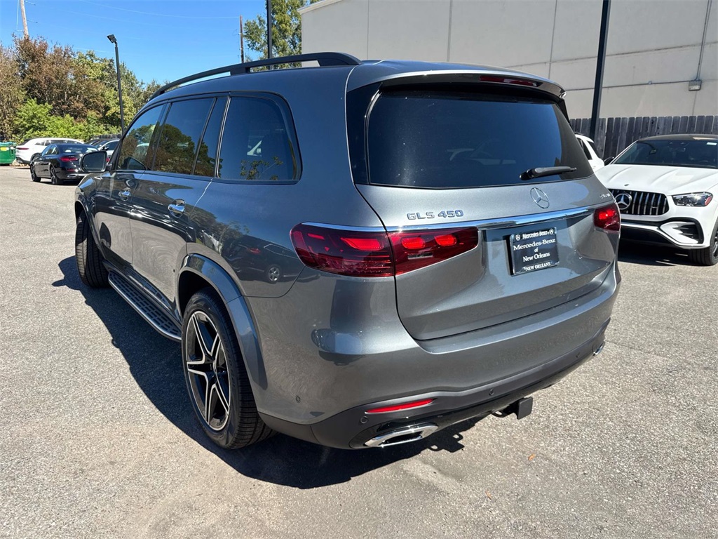 2026 Mercedes Benz GLS 450 4MATIC photo 4