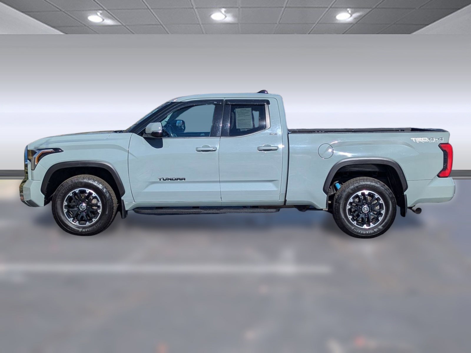 2022 Toyota Tundra SR5 TRD photo 2