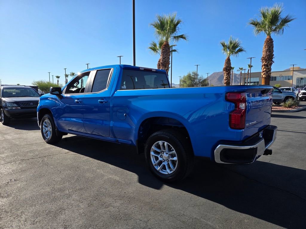 2025 Chevrolet Silverado 1500 LT photo 4