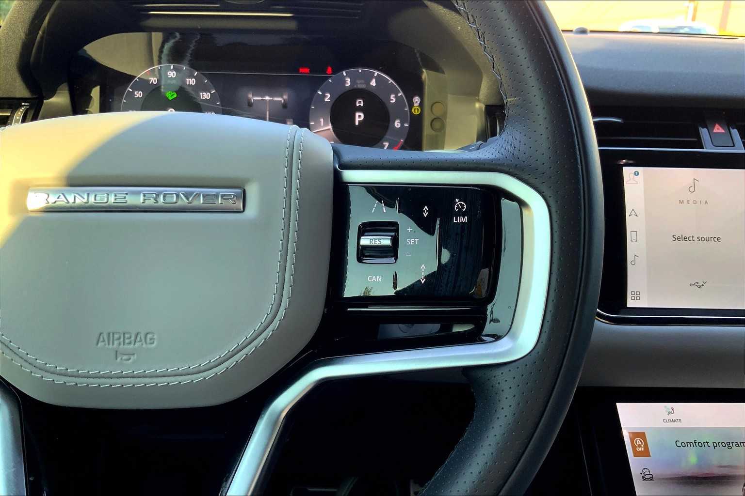 2023 Land Rover Range Rover Evoque R-Dynamic SE photo 21