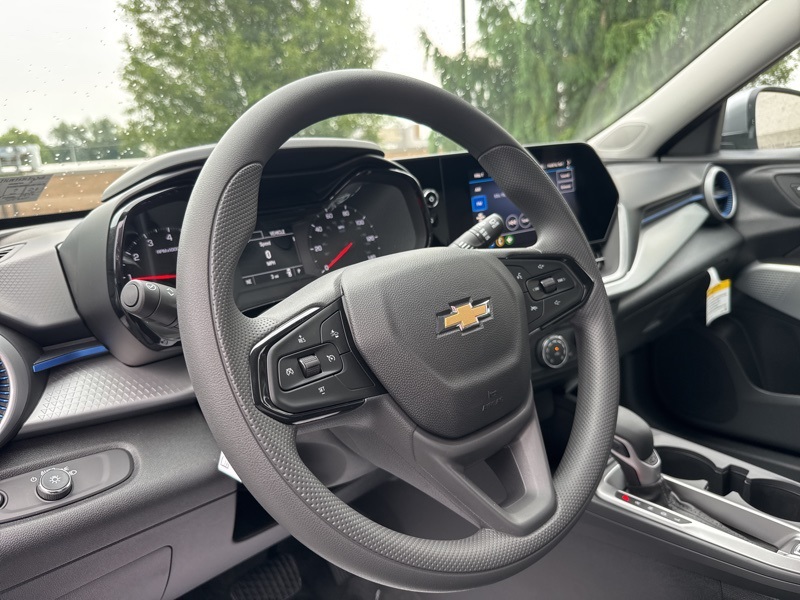2025 Chevrolet Trax LS photo 9