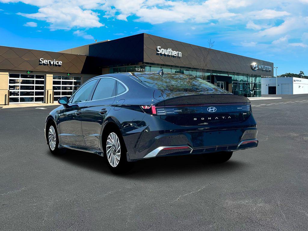 2025 Hyundai Sonata Hybrid SEL photo 4