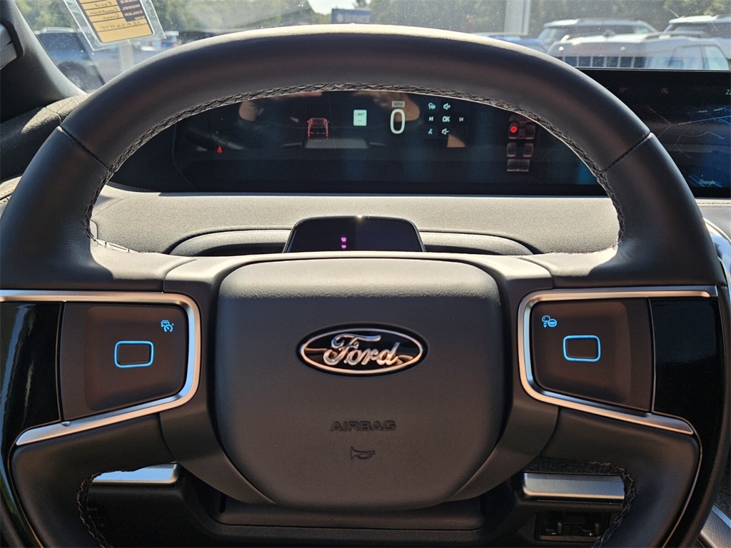 2025 Ford Expedition photo 16