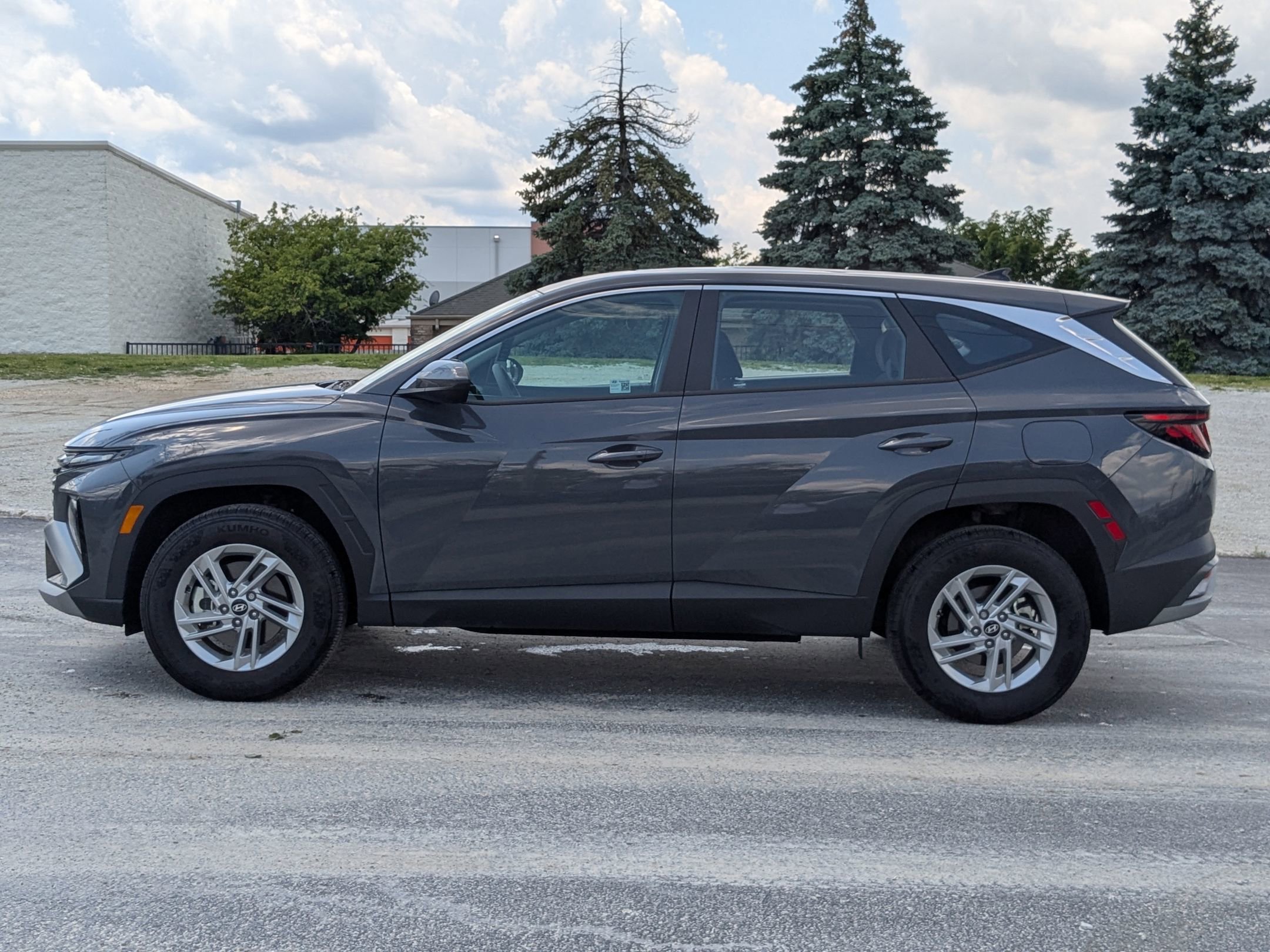 2025 Hyundai Tucson SE photo 3