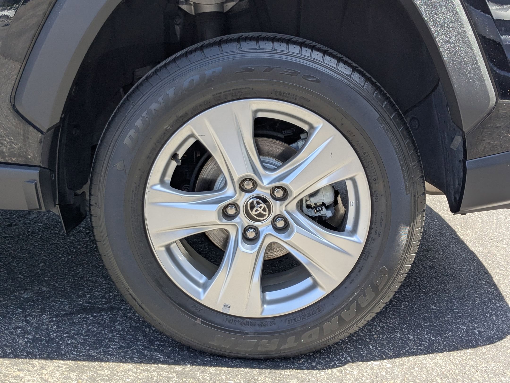 2021 Toyota RAV4 XLE photo 19