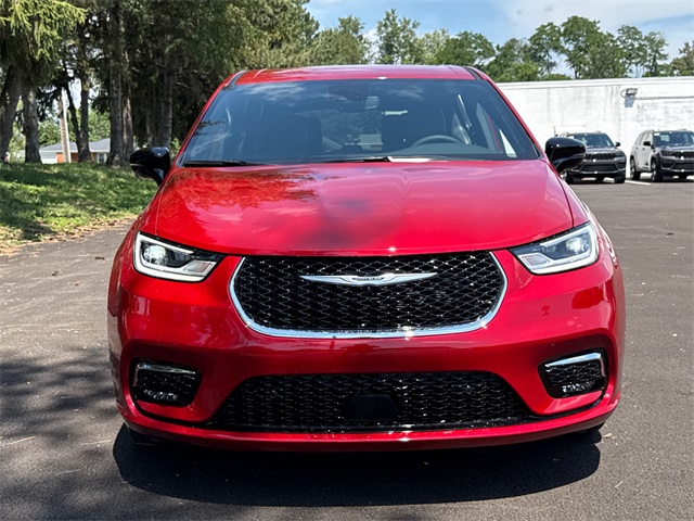 2026 Chrysler Pacifica photo 32