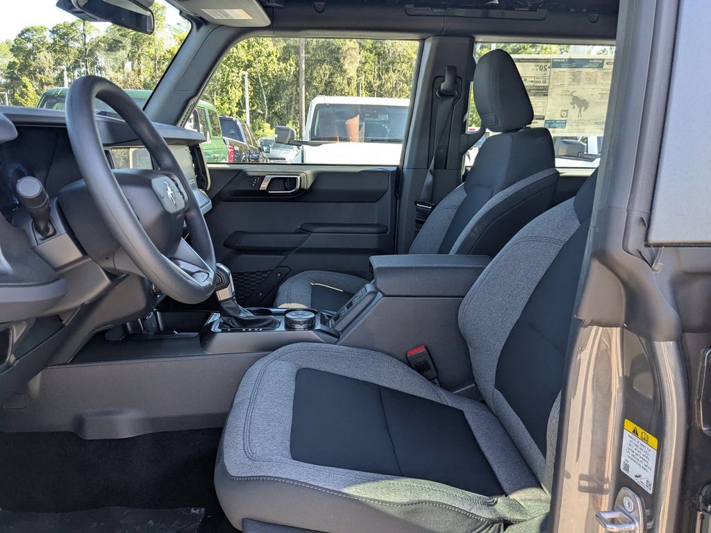 2025 Ford Bronco Base photo 12