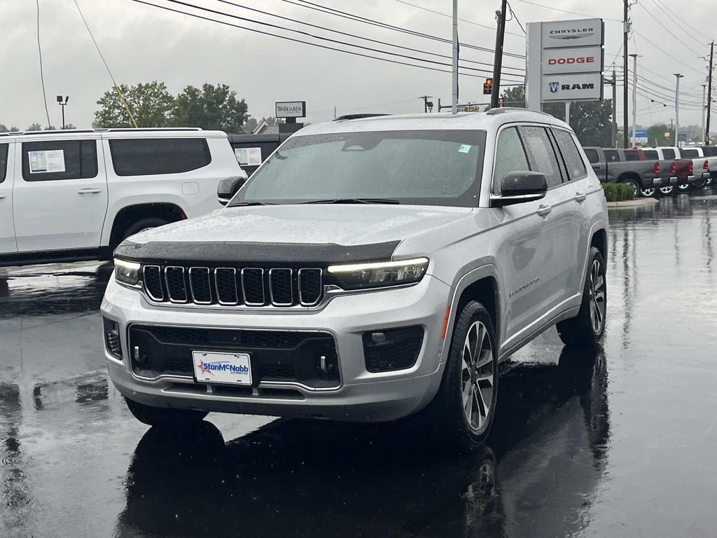 2021 Jeep Grand Cherokee Overland photo 2