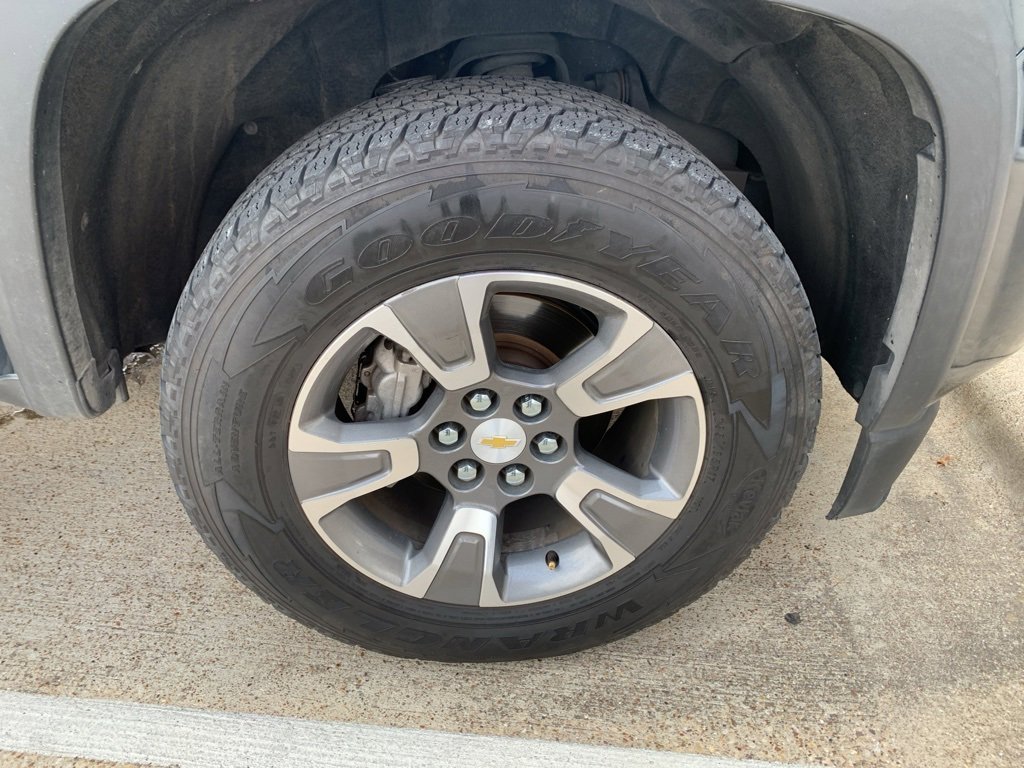 2018 Chevrolet Colorado Z71 photo 2