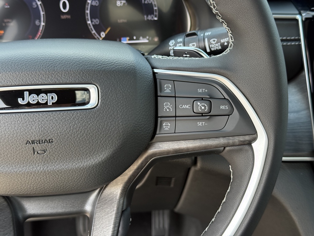 2025 Jeep Grand Cherokee Limited photo 15