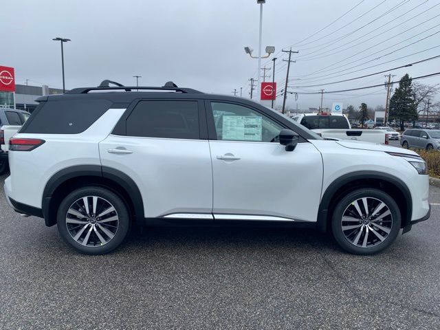 2025 Nissan Pathfinder Platinum photo 2