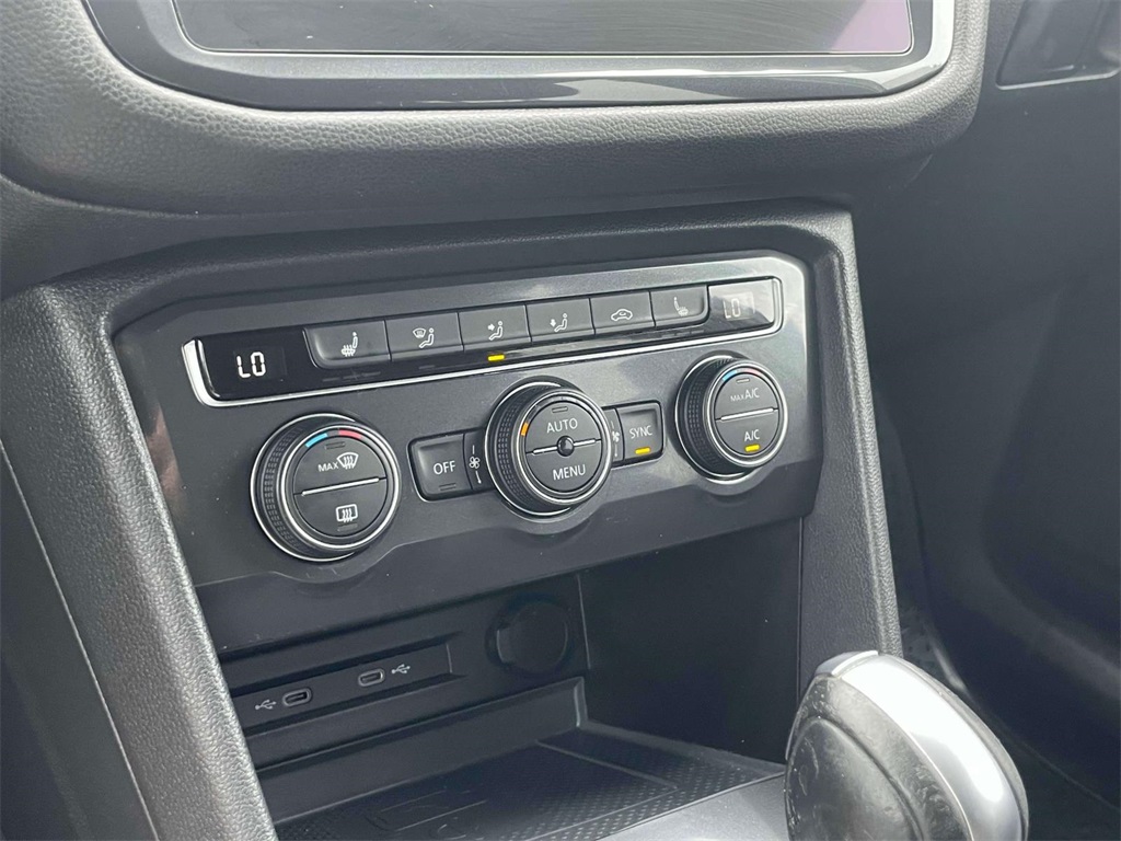 2021 Volkswagen Tiguan SE photo 28
