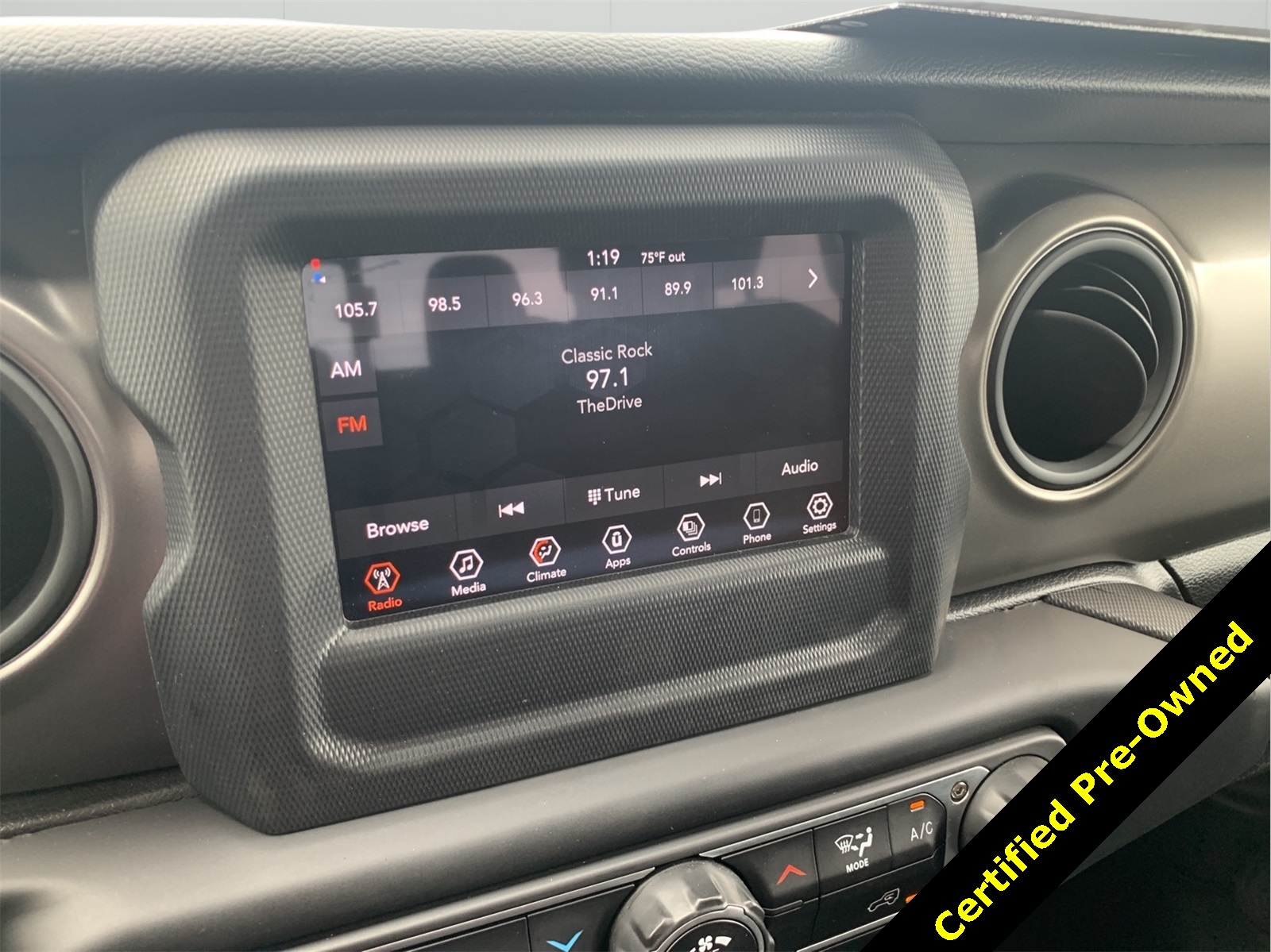 2023 Jeep Gladiator Sport photo 19