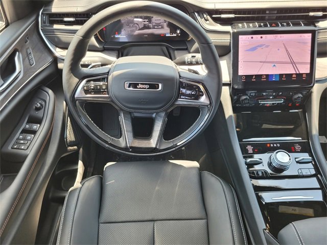 2025 Jeep Grand Cherokee Overland photo 14