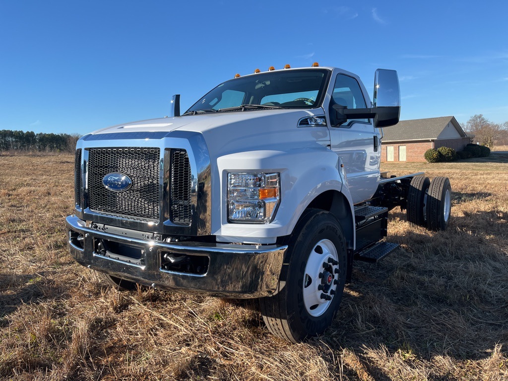 New 2025 Ford F-650-750 F-750 SD Gas Straight Frame's photo