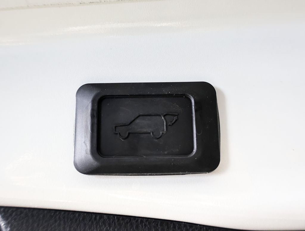 2023 Toyota RAV4 XLE photo 17