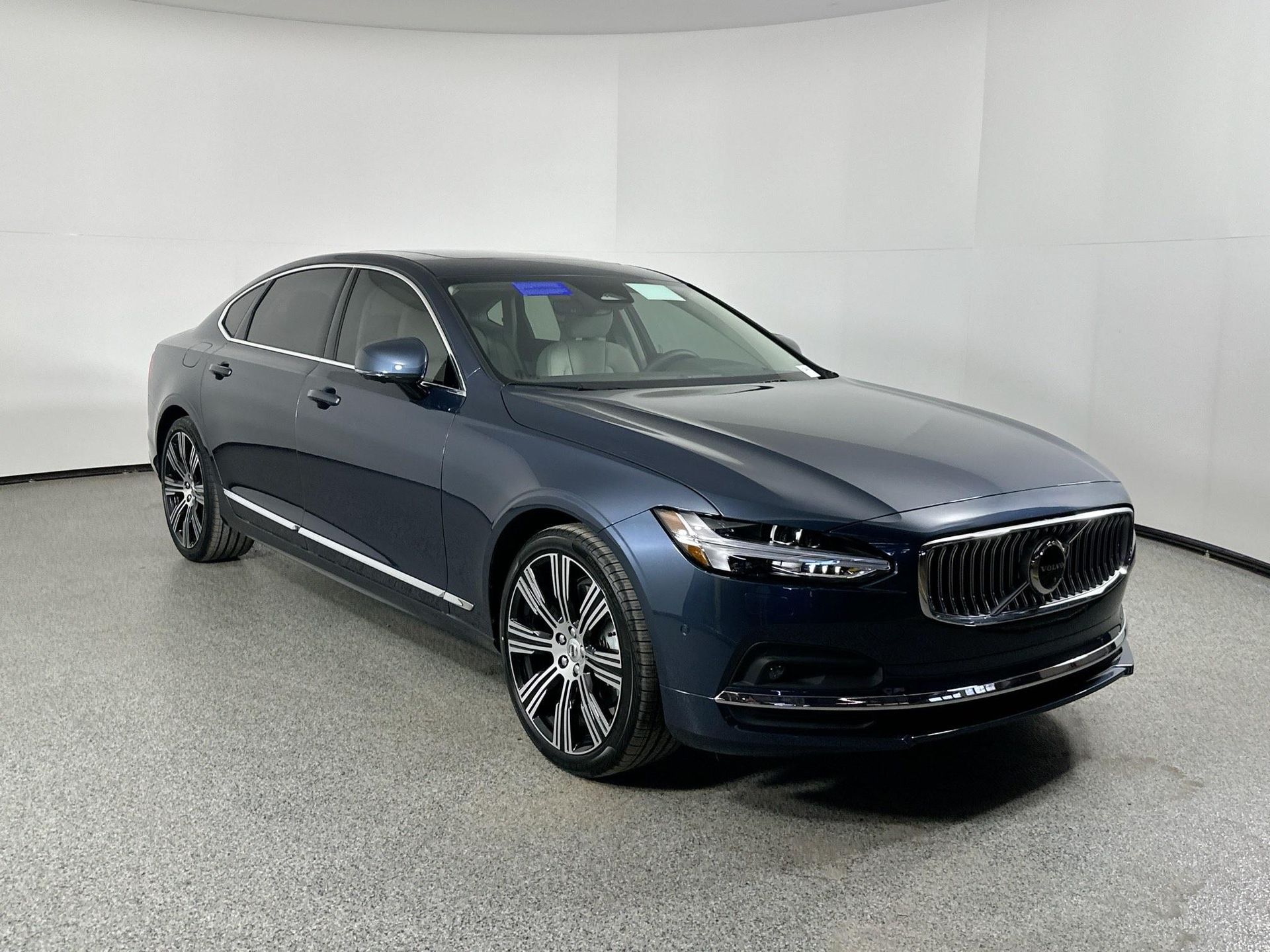 2025 Volvo S90 Plus photo 3