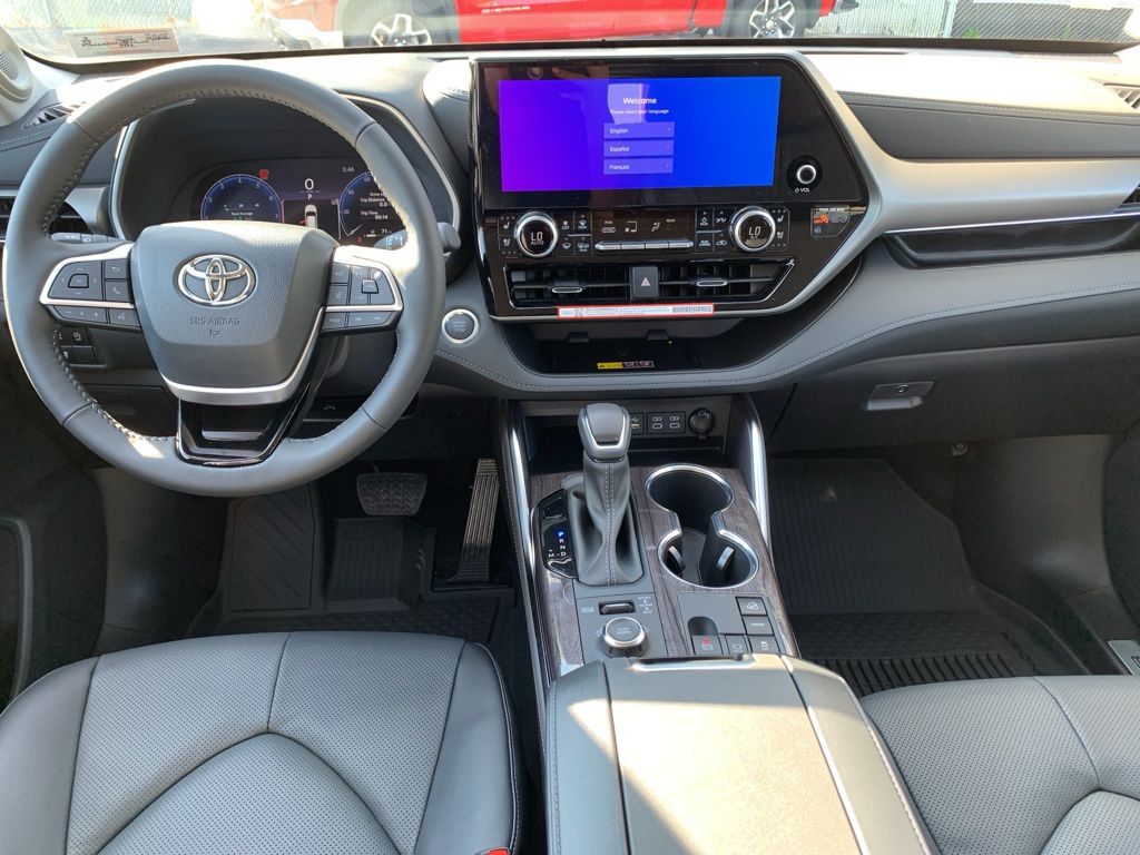 2025 Toyota Highlander Limited photo 14