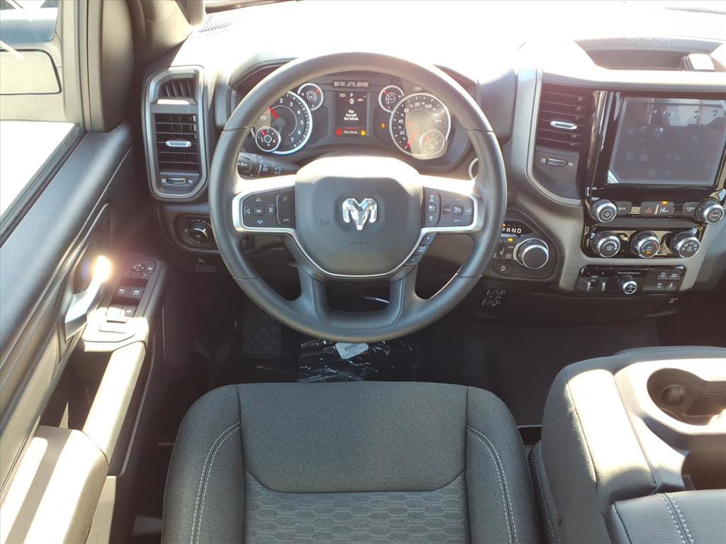 2025 Ram 1500 Tradesman photo 3