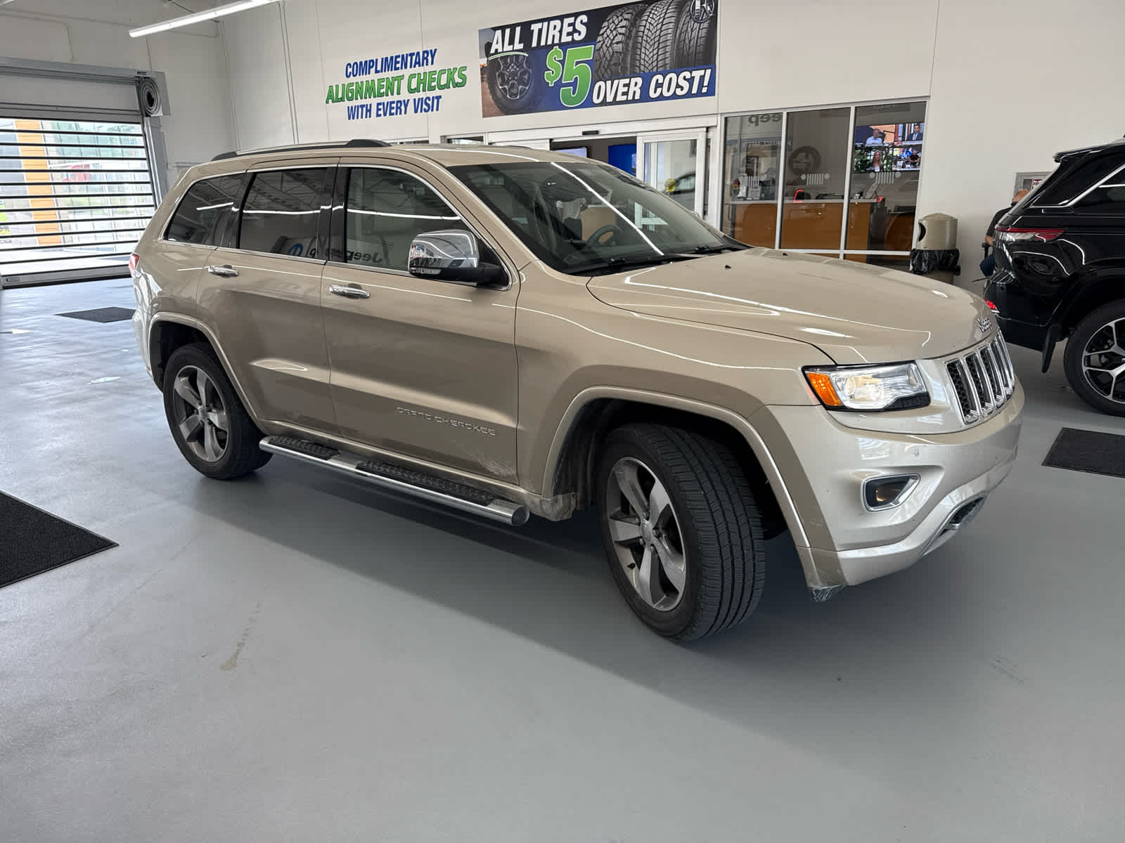 2015 Jeep Grand Cherokee Overland photo 3