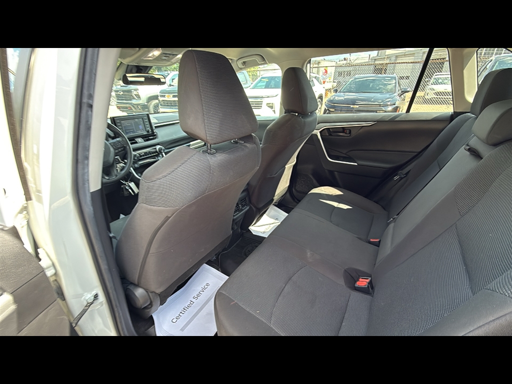 2022 Toyota RAV4 LE photo 13