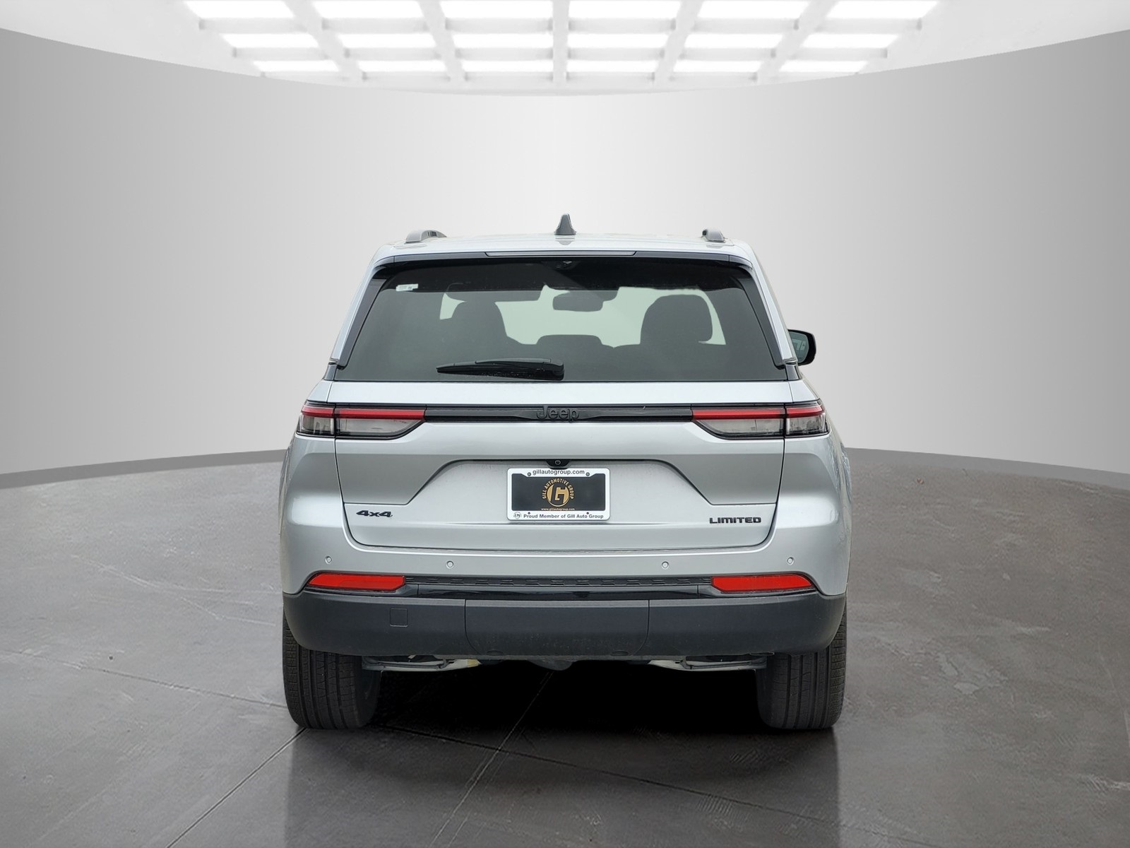 2025 Jeep Grand Cherokee Limited photo 4