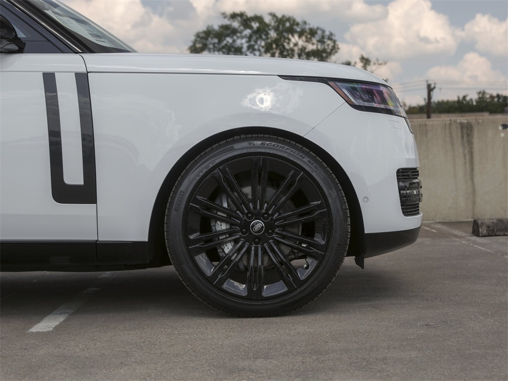 2025 Land Rover Range Rover SE photo 9